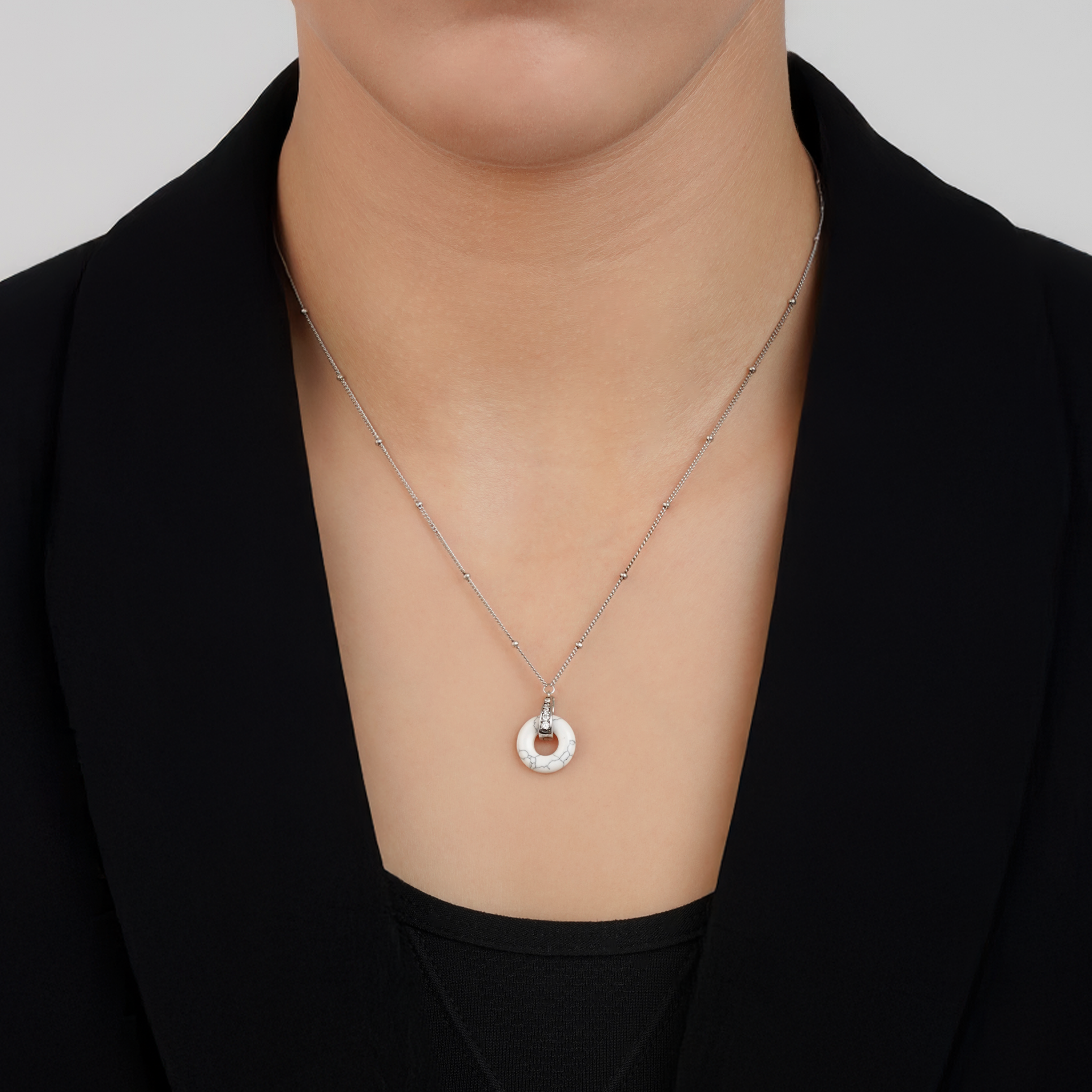 #Color_Howlite